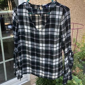 XS flannel with embroidered sleeves and cut out!